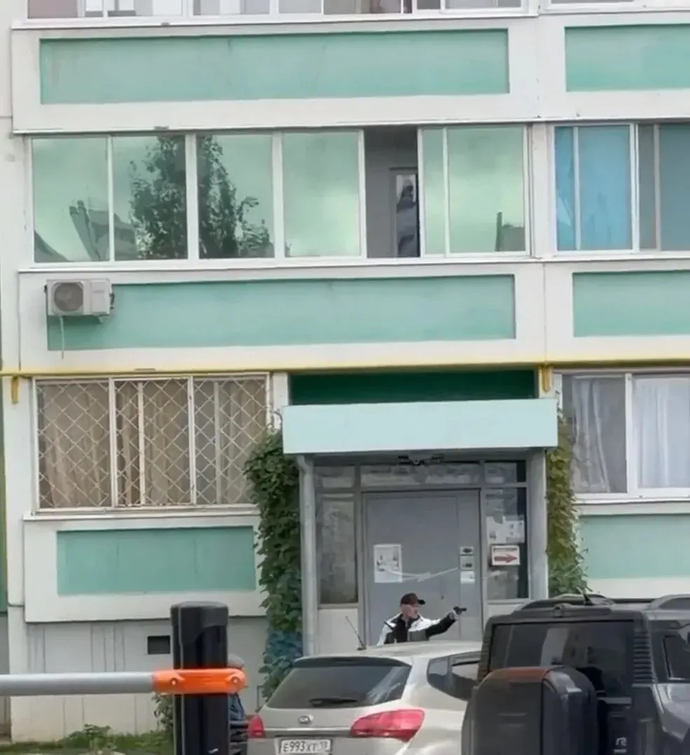 🔫 «36/3/1 мужчина в кепке достал ОРУЖИЕ и начал направлять в мужчину , днем , рядом де...