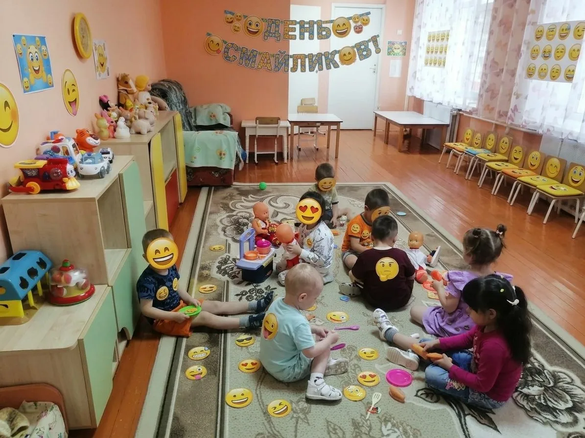 Сегодня  в средней группе нашего детского сада прошел необычный день –  «Смайлика».😊
Эмоции играют 