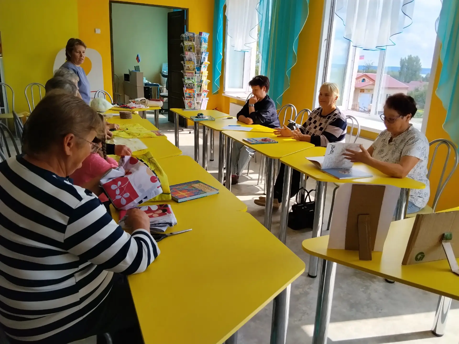 🌺В Сретенской библиотеке прошел мастер-класс «Женских рук прекрасные творенья».