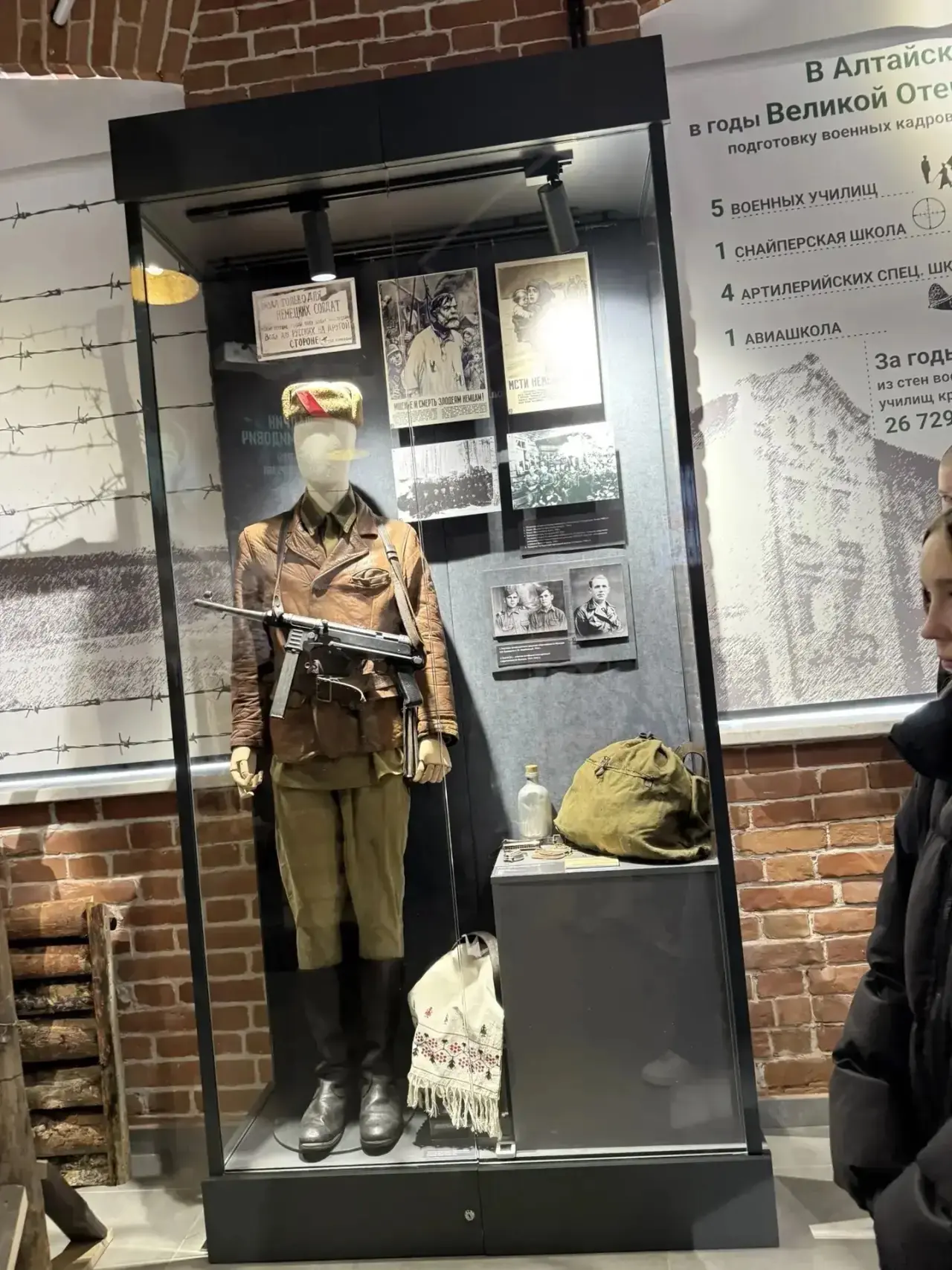22.05 учащиеся 8б класса посетили Музей военной истории. 🪖 Ребята были впечатлены экспозициями, отра