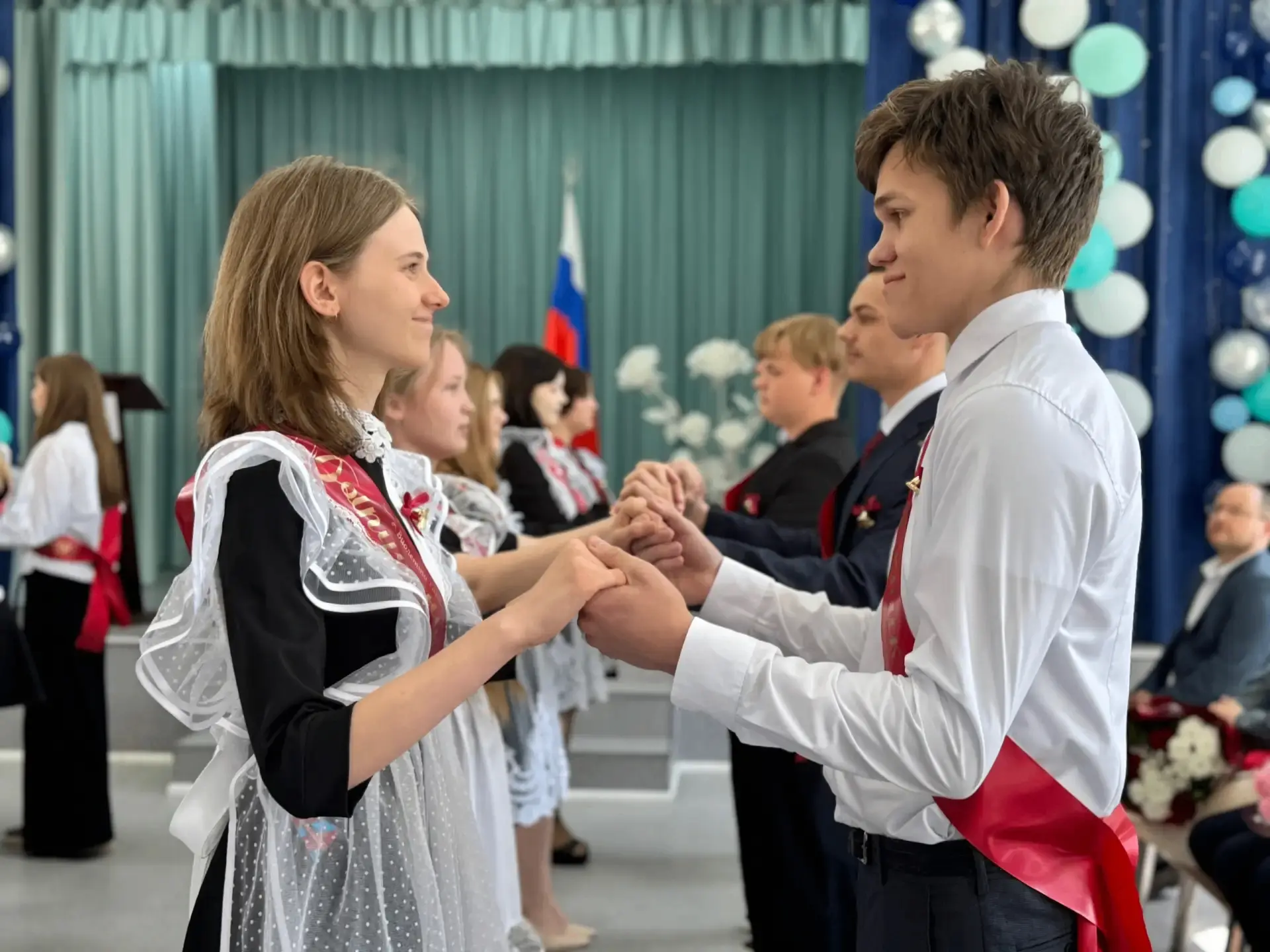 🔔Сегодня по всей архангельской области звенят последние звонки!