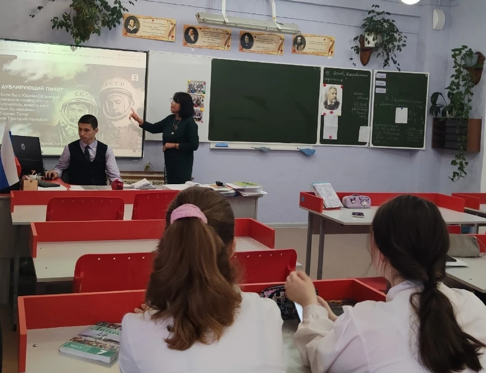 📖💫 ЗАСЕДАНИЕ ЛИТЕРАТУРНОГО КЛУБА КО ДНЮ КОСМОНАВТИКИ   📚✨ В рамках "Чтецких программ" состоялось зас