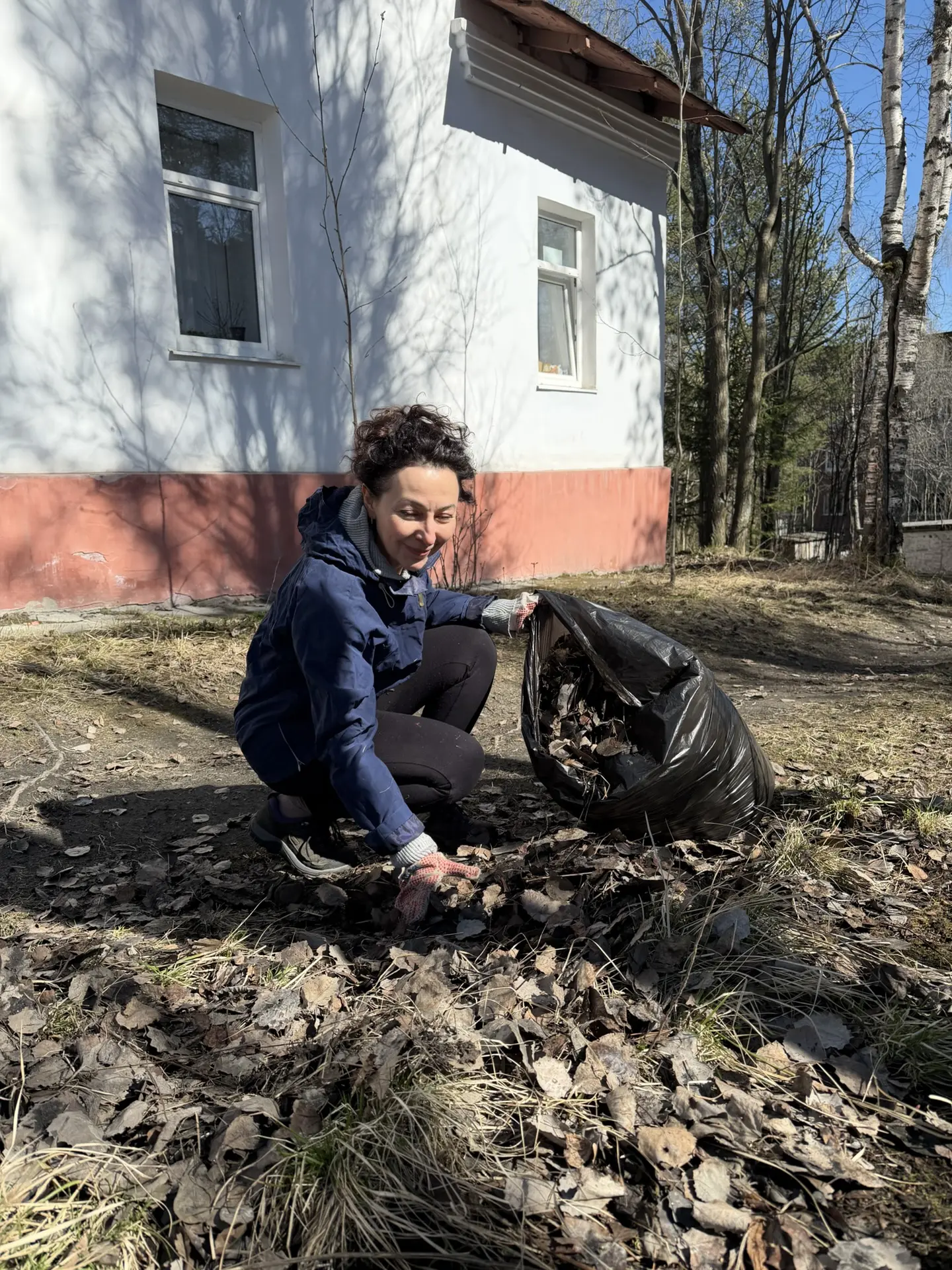 Май - месяц субботников.
1 мая 1920 года в стране прошёл первый Всероссийский субботник. С тех пор и