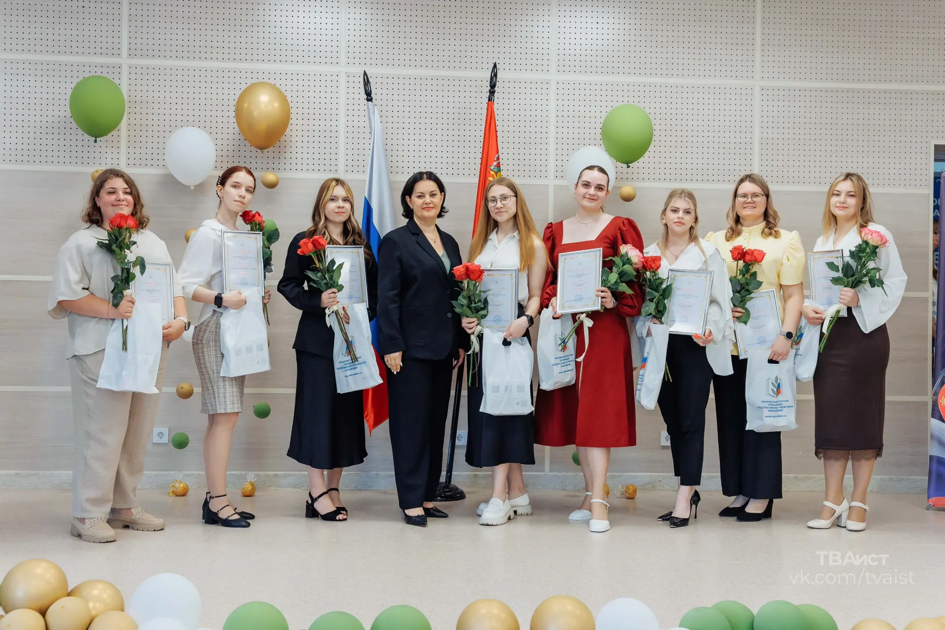 «Педагог — это не профессия, а призвание»  🏫В стенах Дрезненской школы №1 состоялась торжественная ц