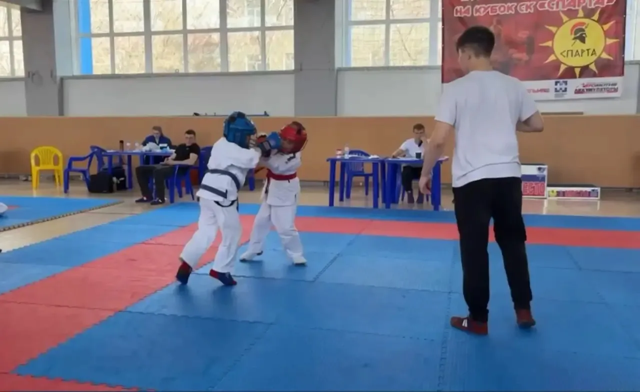 🏆 Гордость 1 «Б» и всей школы!  Ученик первого класса Скотаренко Давид достойно представил нашу школ