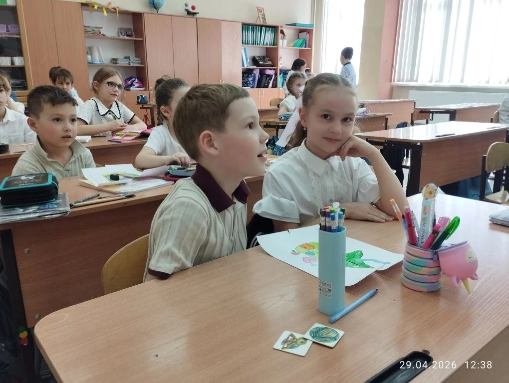 🌳 Дерево дружбы в 1 классе: учимся быть командой!  Сегодня, 29 апреля, наши самые юные школьники ста