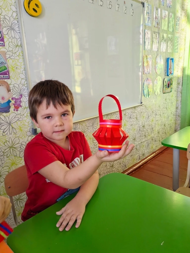 Зима шепчет сказки, а дети воплощают их в свет…