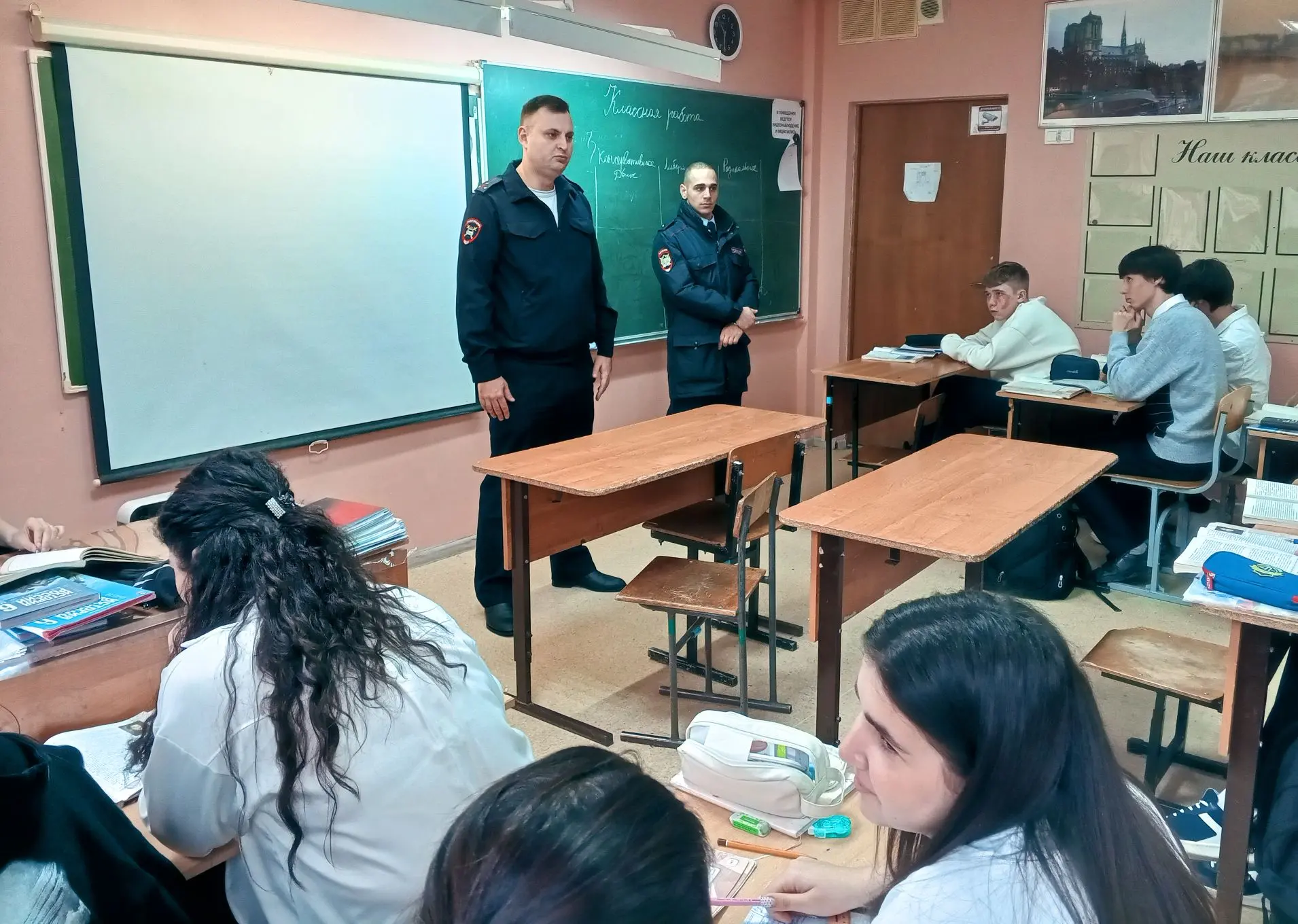 ⚖️ Акция «Безопасное детство»: разговор на серьёзные темы 🛑🚦  В нашей школе продолжаются важные встр