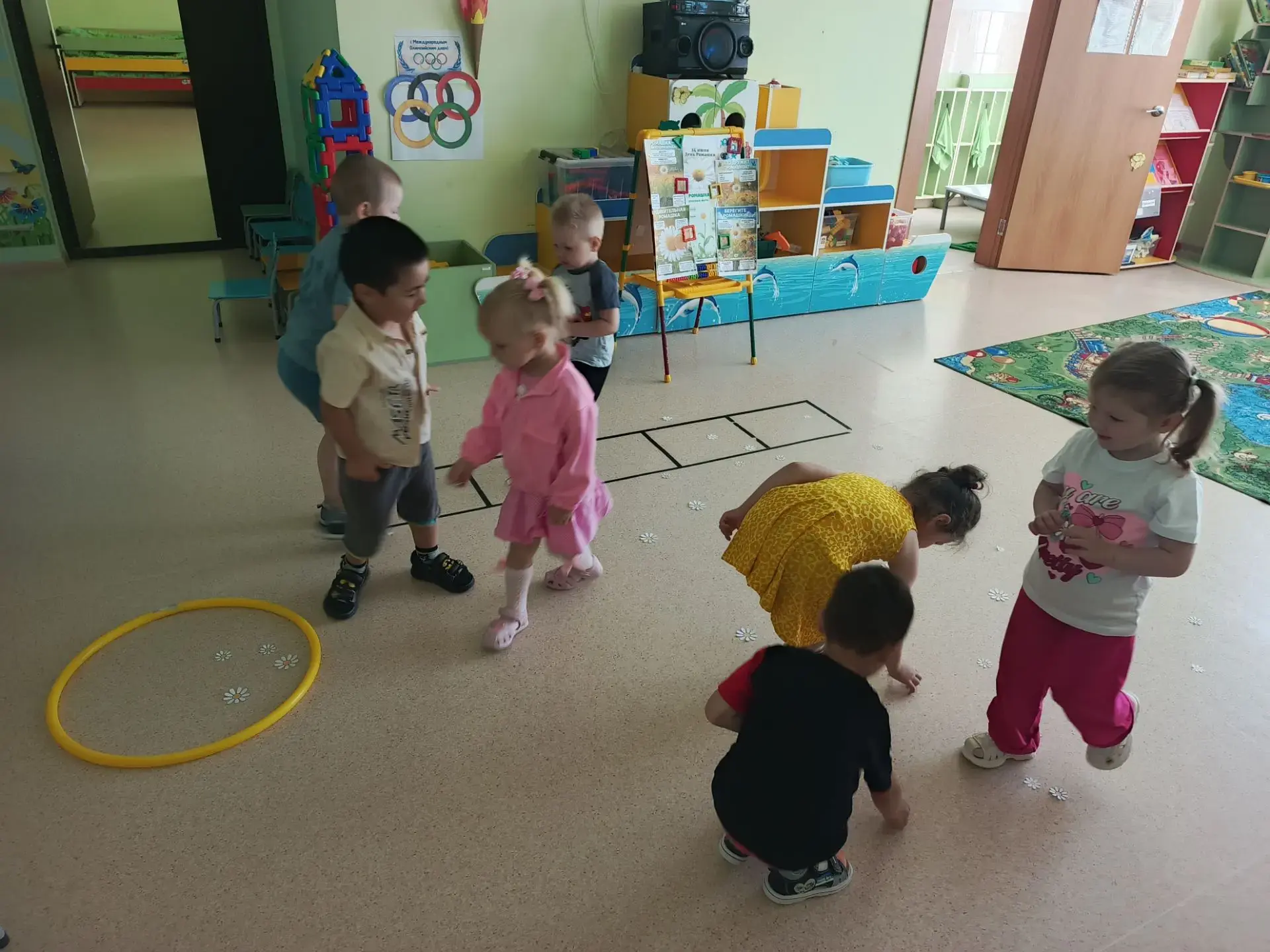 "День ромашки"🌼🌼🌼
В процессе игровой и продуктивной деятельности дети знакомятся с ромашкой как с