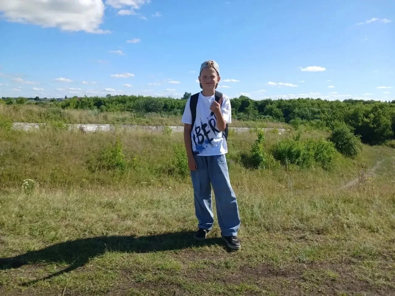 В летний период Блëсткин Захар, ученик 4б класса, активно занимается велосипедным катанием. 🚴‍♂️Это
