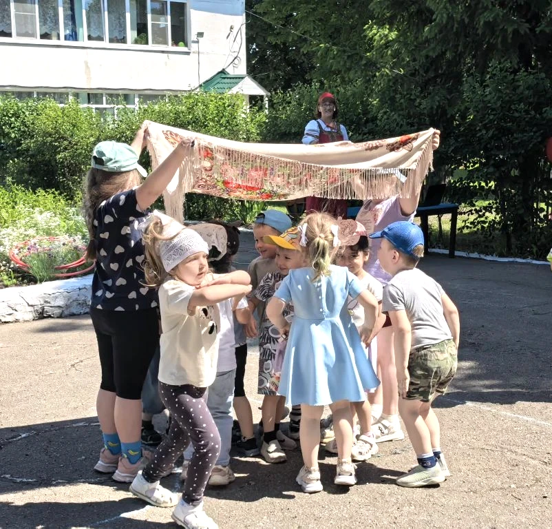 В детском саду прошло  традиционное  мероприятие  ко Дню России.
12 июня наша страна отмечает замеча