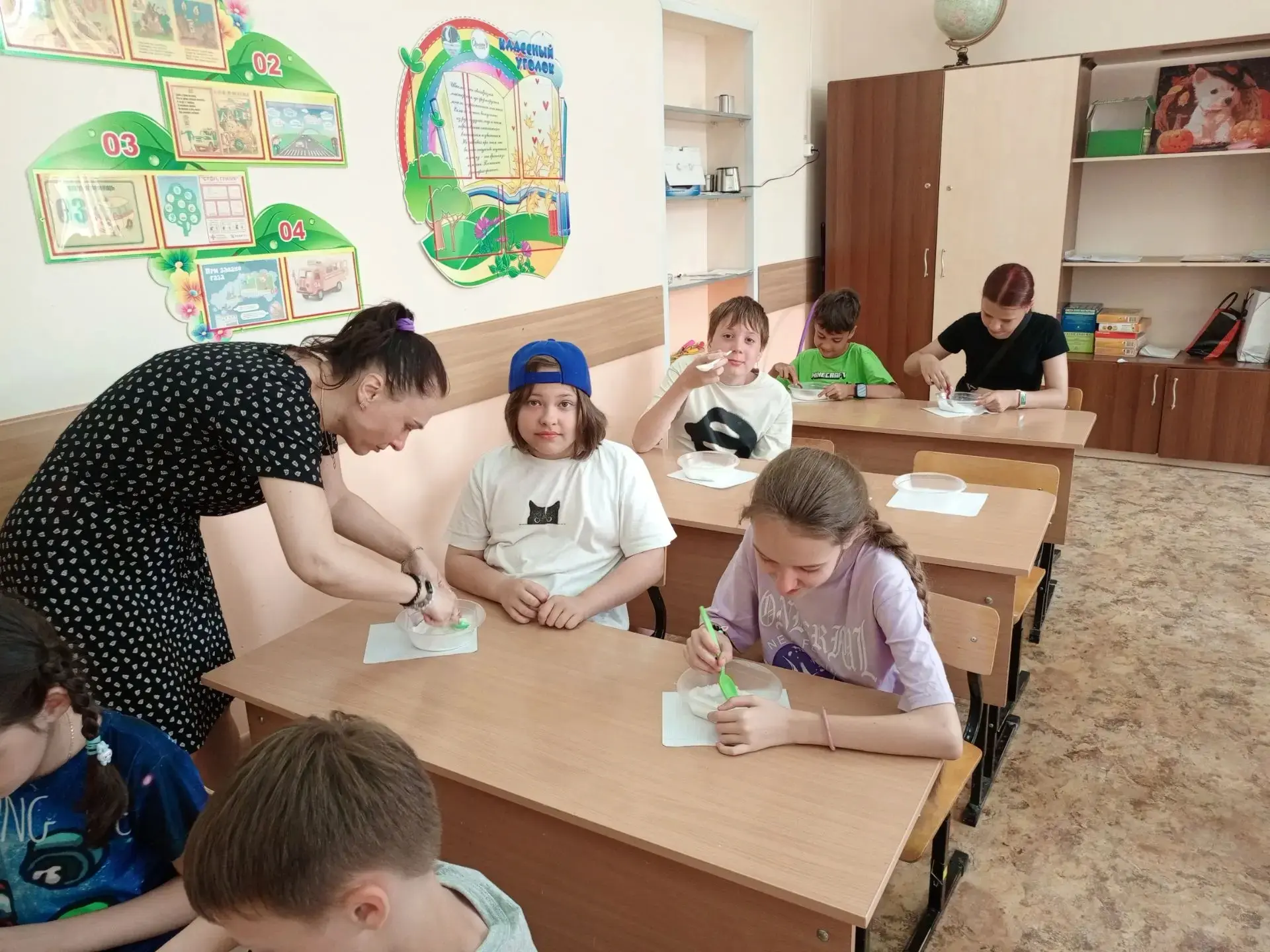 ЛЕТНИЙ ЛАГЕРЬ | ШКОЛА 90

☀️ Школьный летний лагерь встретил еще один день! 

⭐🤍 Для ребят прошел м