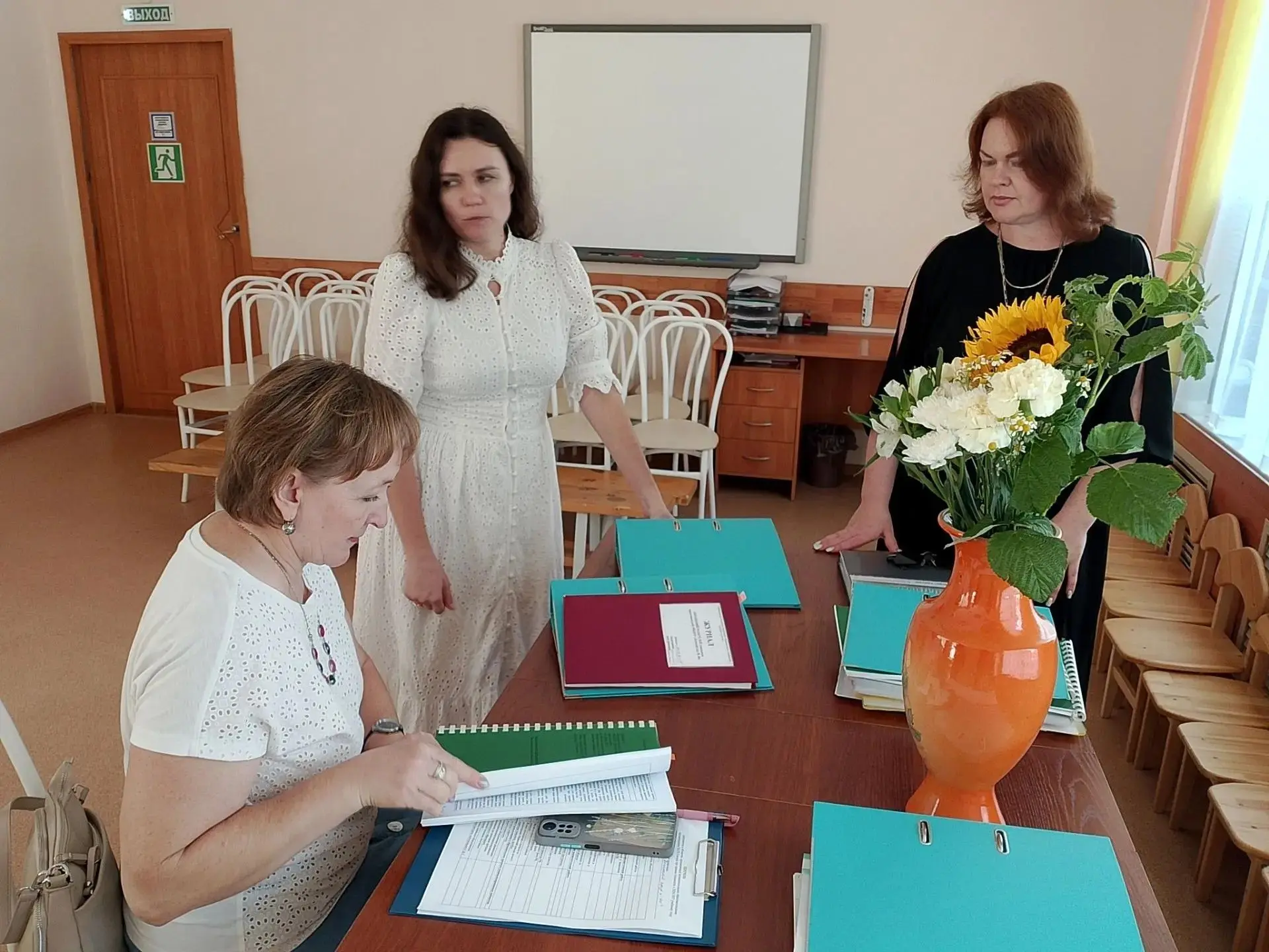 🎉Ура!  🎉Наш детский сад прошёл приёмку к новому учебному году! 
Комиссия тщательно проверила наш у