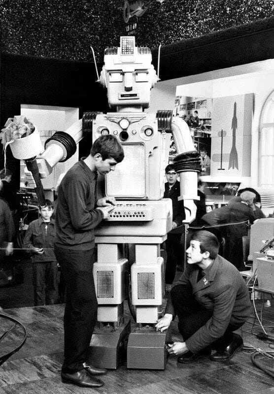 1969. ВДНХ, павильон «Юный техник»

Вот он - реальный Искусственный Интеллект, можно в глаза посмотр