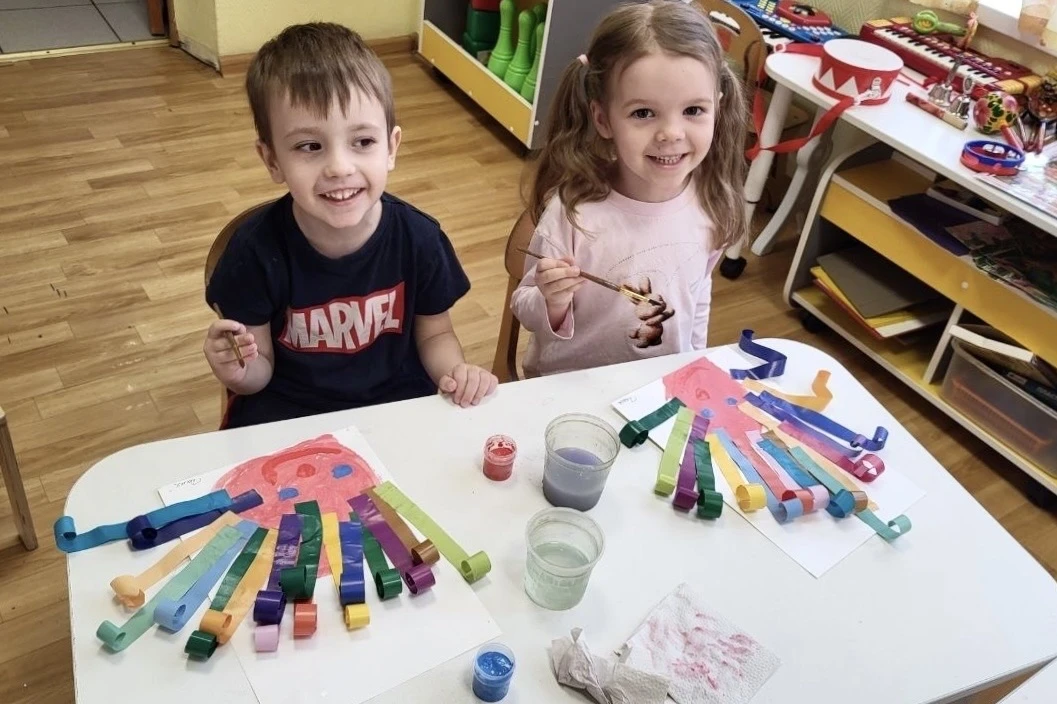 🎨 Творчество в День смеха  В самый весёлый день в году — 1 апреля — воспитанники средней группы дошк