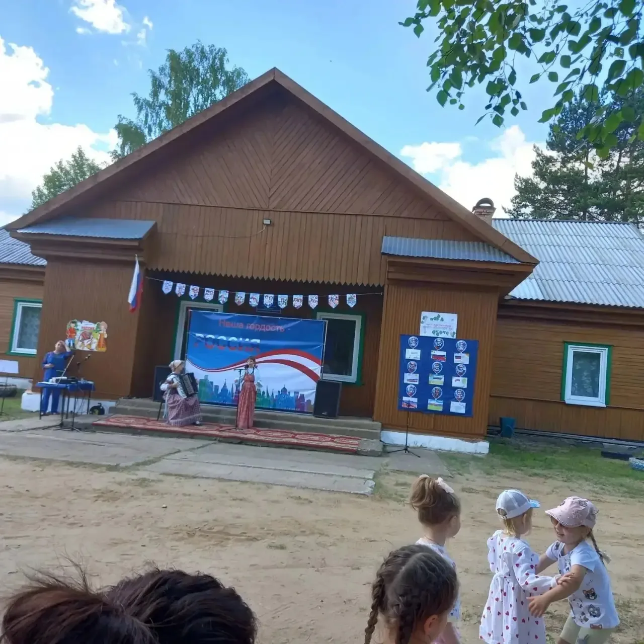12 июня преподаватель Панова Т.Н. и фольклорный ансамбль " Горошины" приняли участие с ...