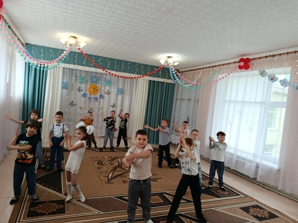 Праздник "Путешествие по стране Лето"

Лето - это пора радости, веселья и новых открытий для детей. 