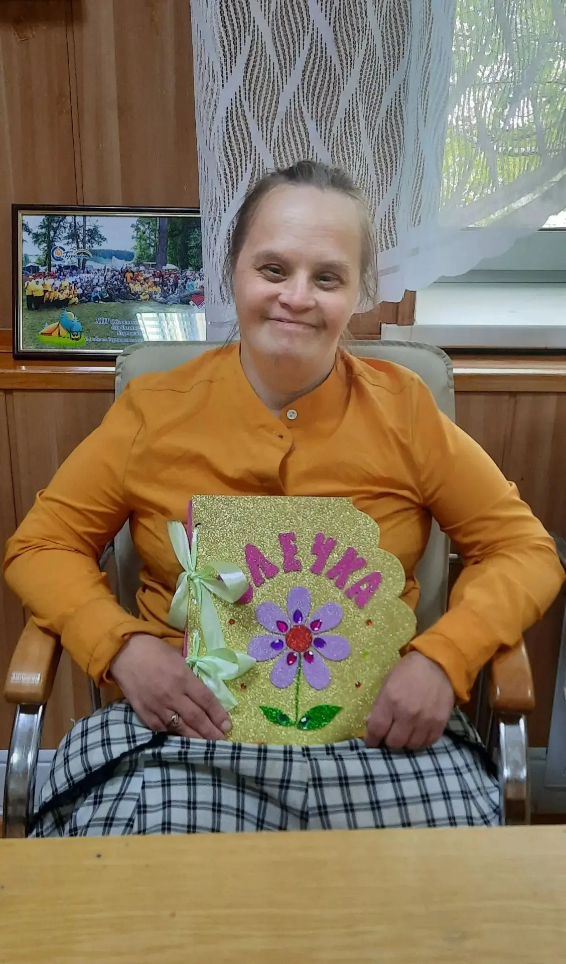 В нашем доме -  интернате живет чудесная, солнечная девушка Оля. Она очень любит фотогр...