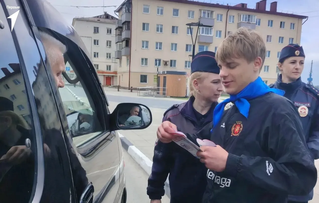 🚓 Безопасность дорог –общее дело!

В преддверии Дня России активисты Движения школы №9 и школы №6 г