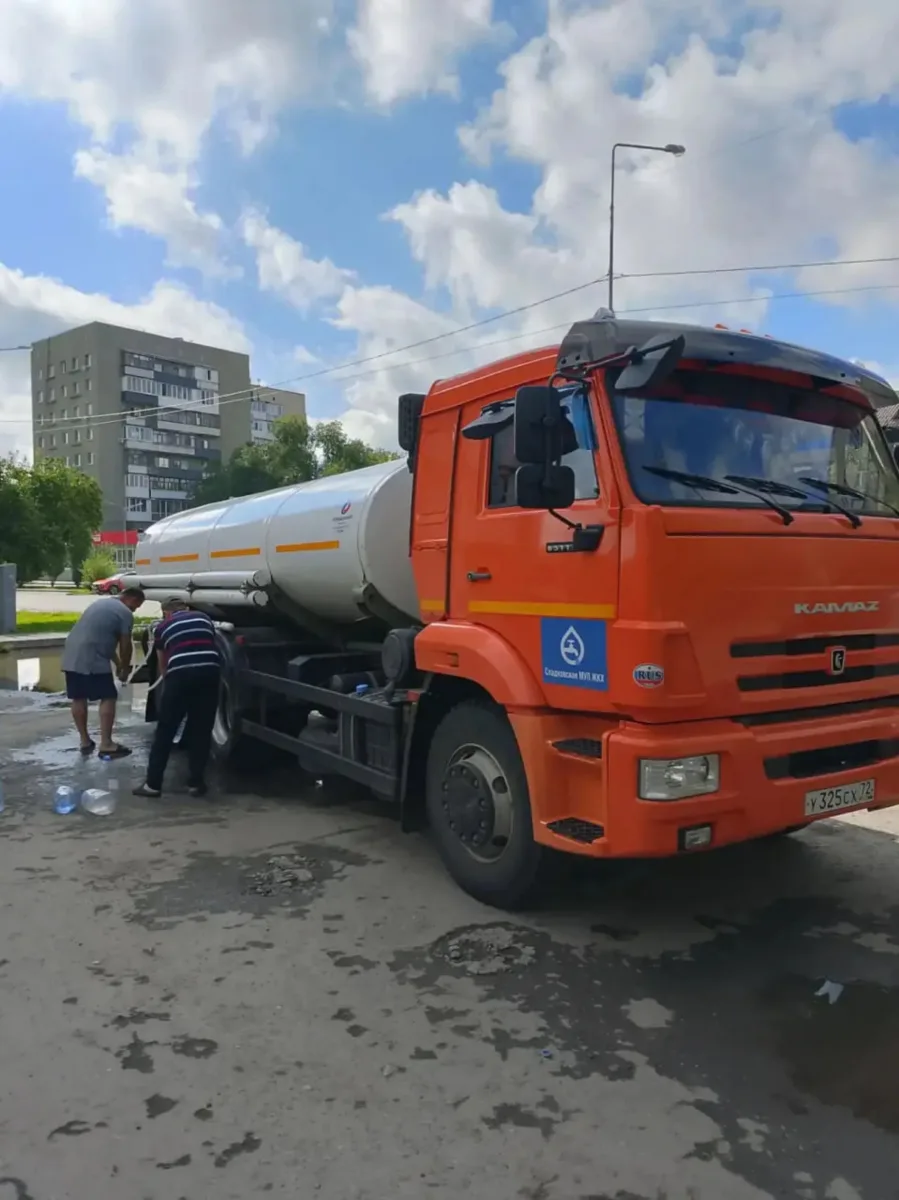 Тюменская область объединяется: водовоз из Сладковского района пришёл на помощь столице