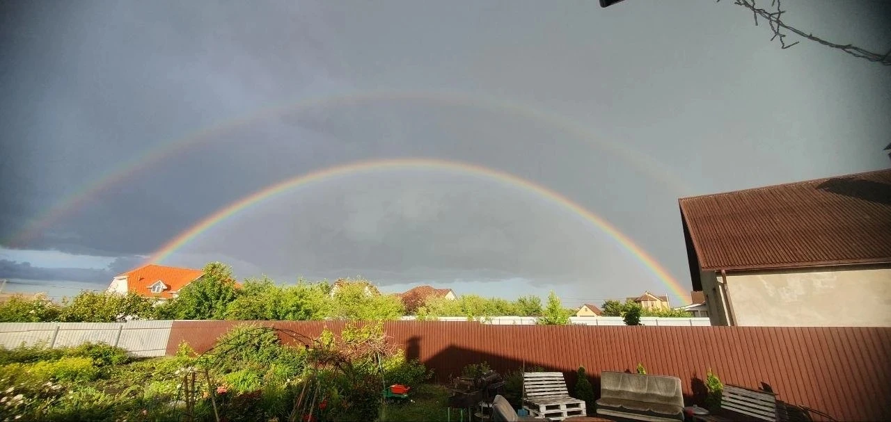 Сегодня в Белгородской области поймали в кадр двойную радугу 🌈