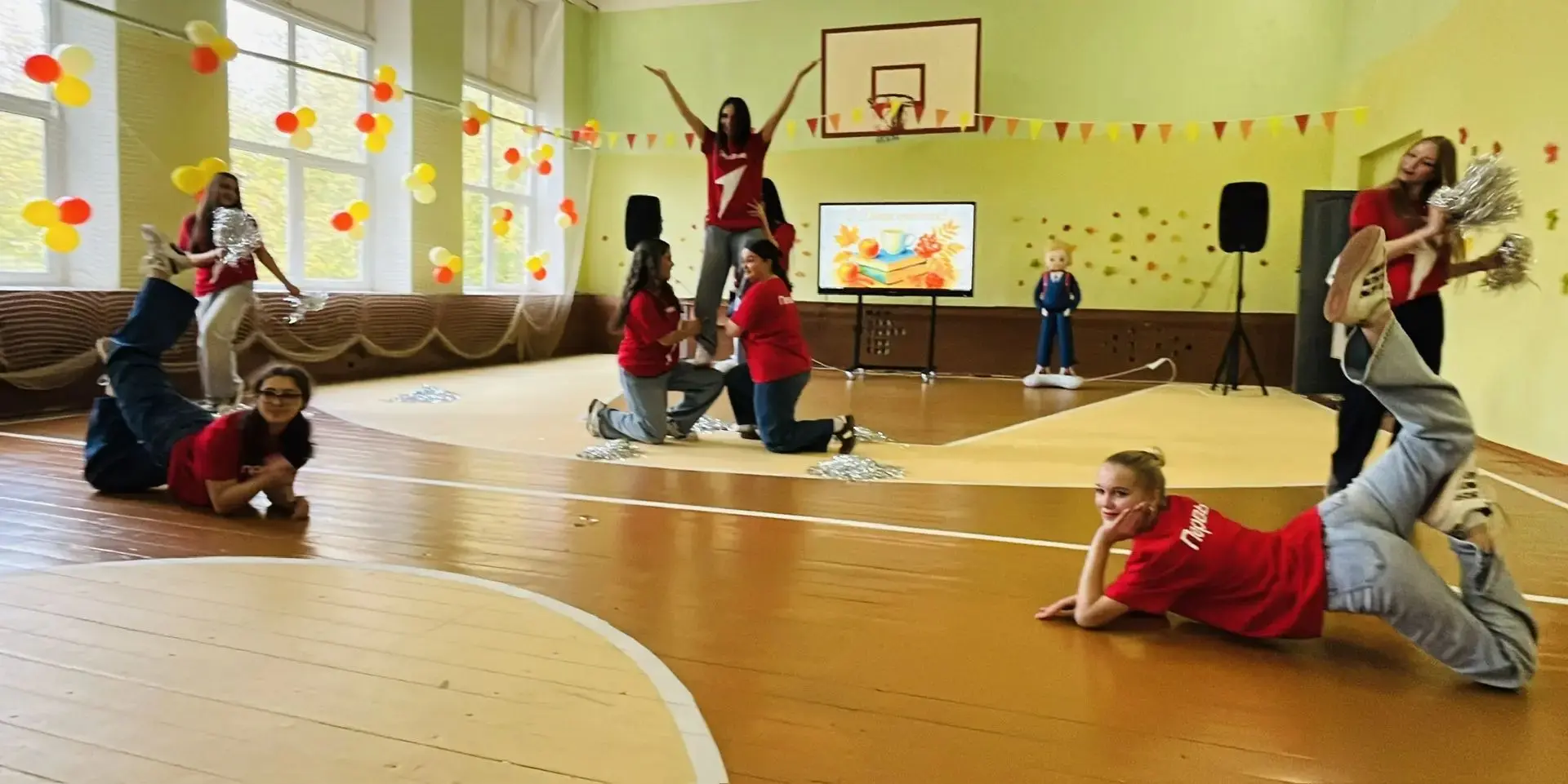 🎓🍂 Сердца, отданные детям: День учителя в нашей школе!