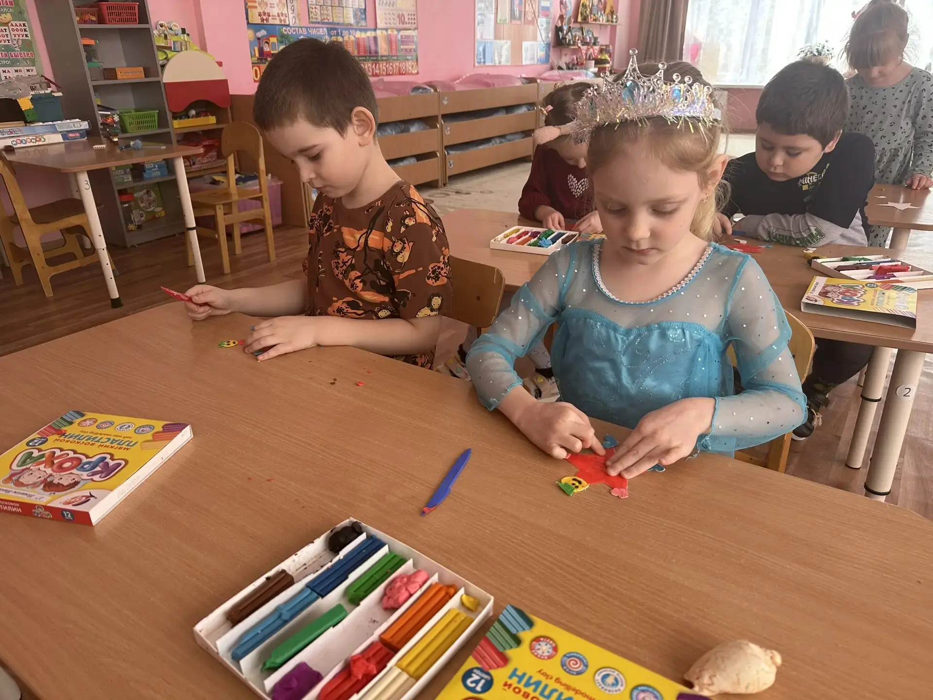 В группе компенсирующей направленности N 22  воспитатель Мурадова Офелия Борисовна, учи...