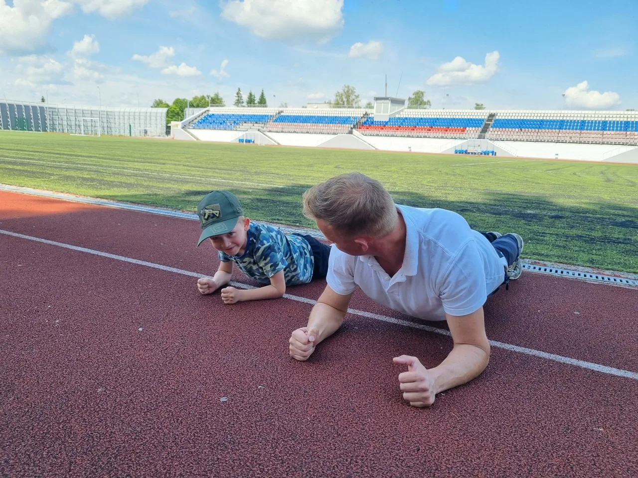 Спорт объединяет! «Здоровая семья — сильная Россия»

На стадионе «Нерусса» царила атмосфера настояще
