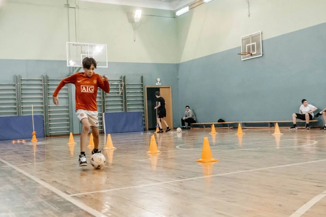 🏆 Сила, скорость, команда! Спортивные состязания школы в честь 23 Февраля! ⭐️   В канун Дня защитник