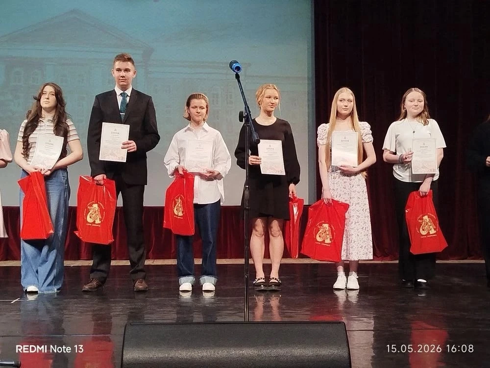 👏 👏 👏 Наши поздравления!   🎨 Ученица школьной изостудии «Индиго» Дарья (5 "Е") заняла 1-е место в Ме
