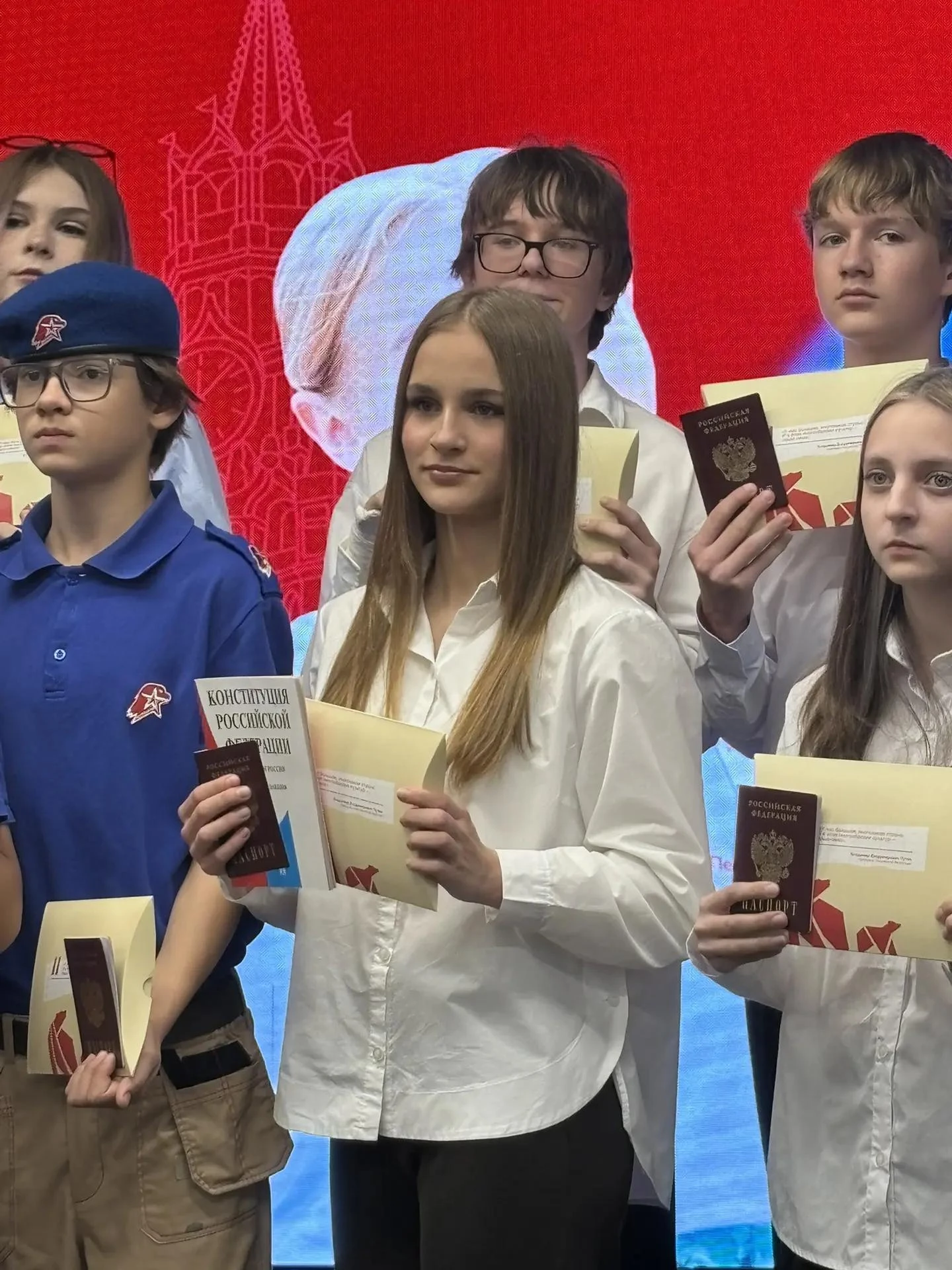 🎉 «Мы — граждане России»: торжественная церемония вручения паспортов! 🎉