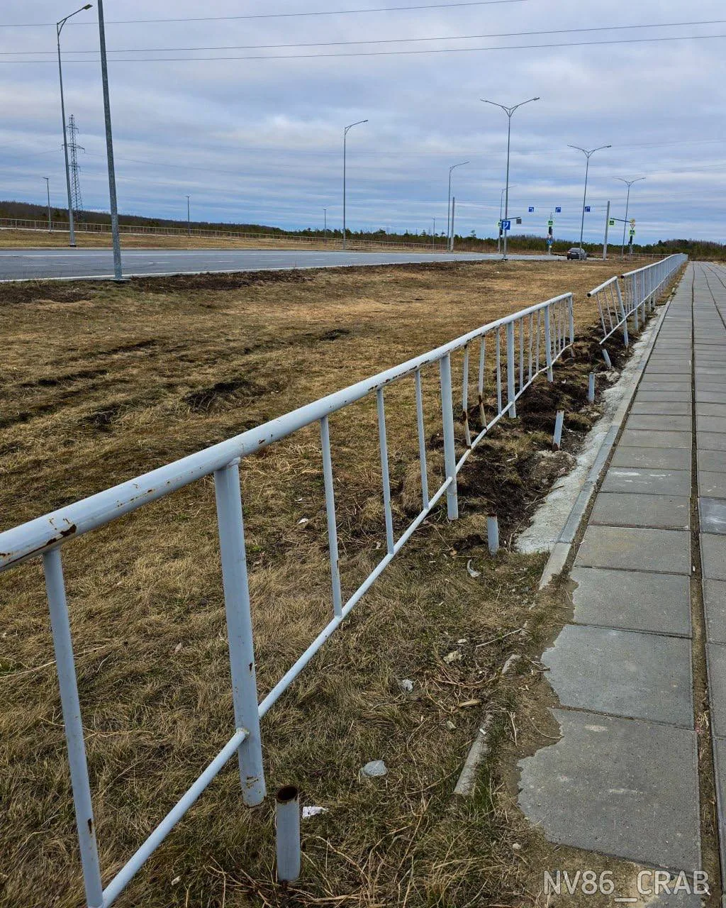 👀 В ХМАО жители раскритиковали мэрию за дорогу к болотам почти за 277 млн рублей.  🏗️ Речь об участк