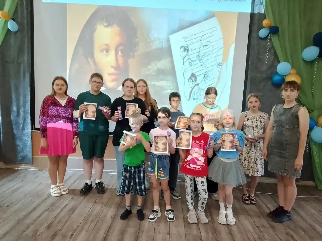 6 июня-День русского языка. Он проводится в день рождения великого русского поэта Александра Сергеев