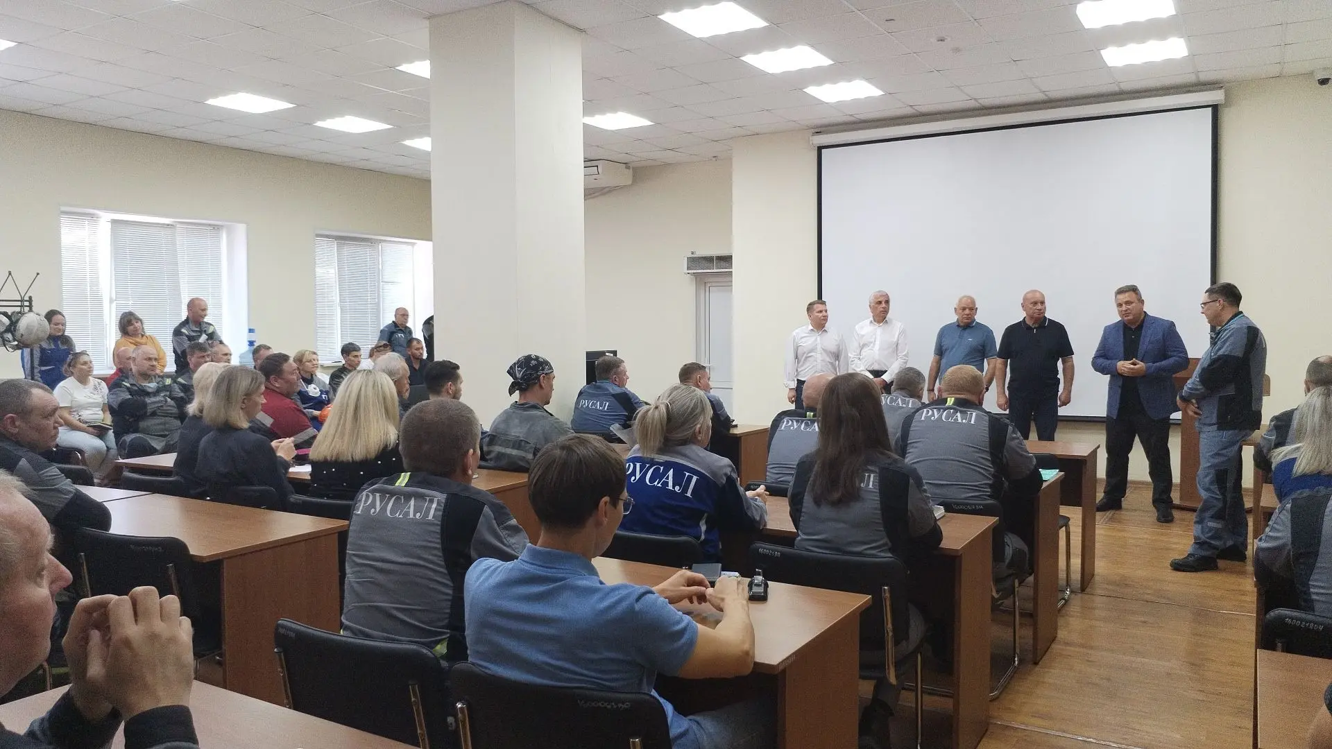 На Волгоградском алюминиевом заводе РУСАЛ обсудили перспективы развития предприятия и г...