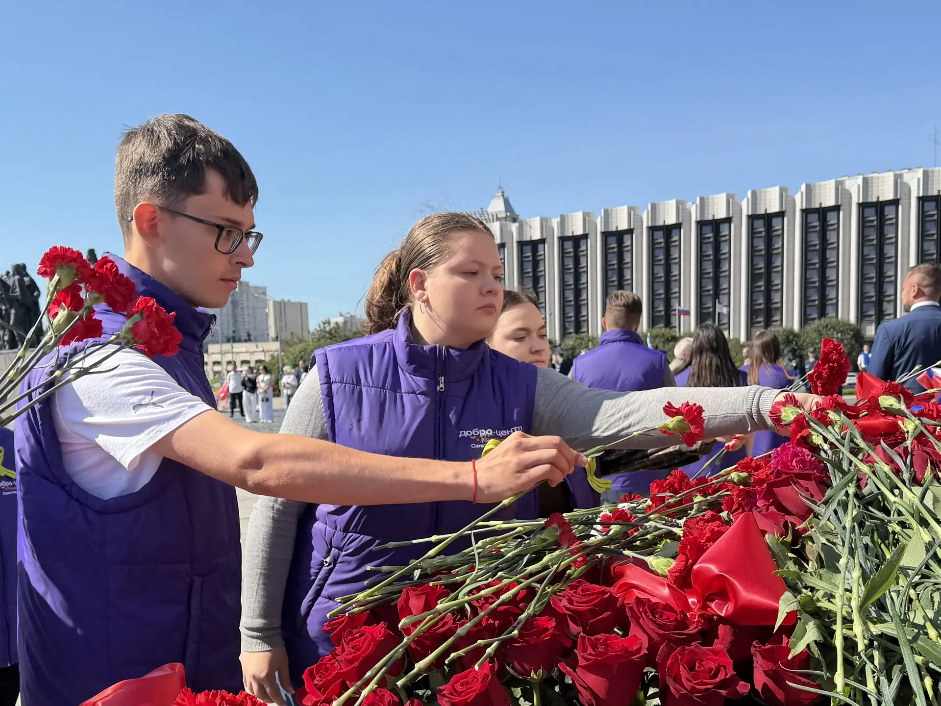 Сегодня, 9 августа, прошла торжественная траурная церемония возложения цветов к Монумен...