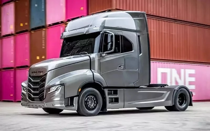 Из бескапотного тягача сделали капотный: Iveco Strator второго поколения