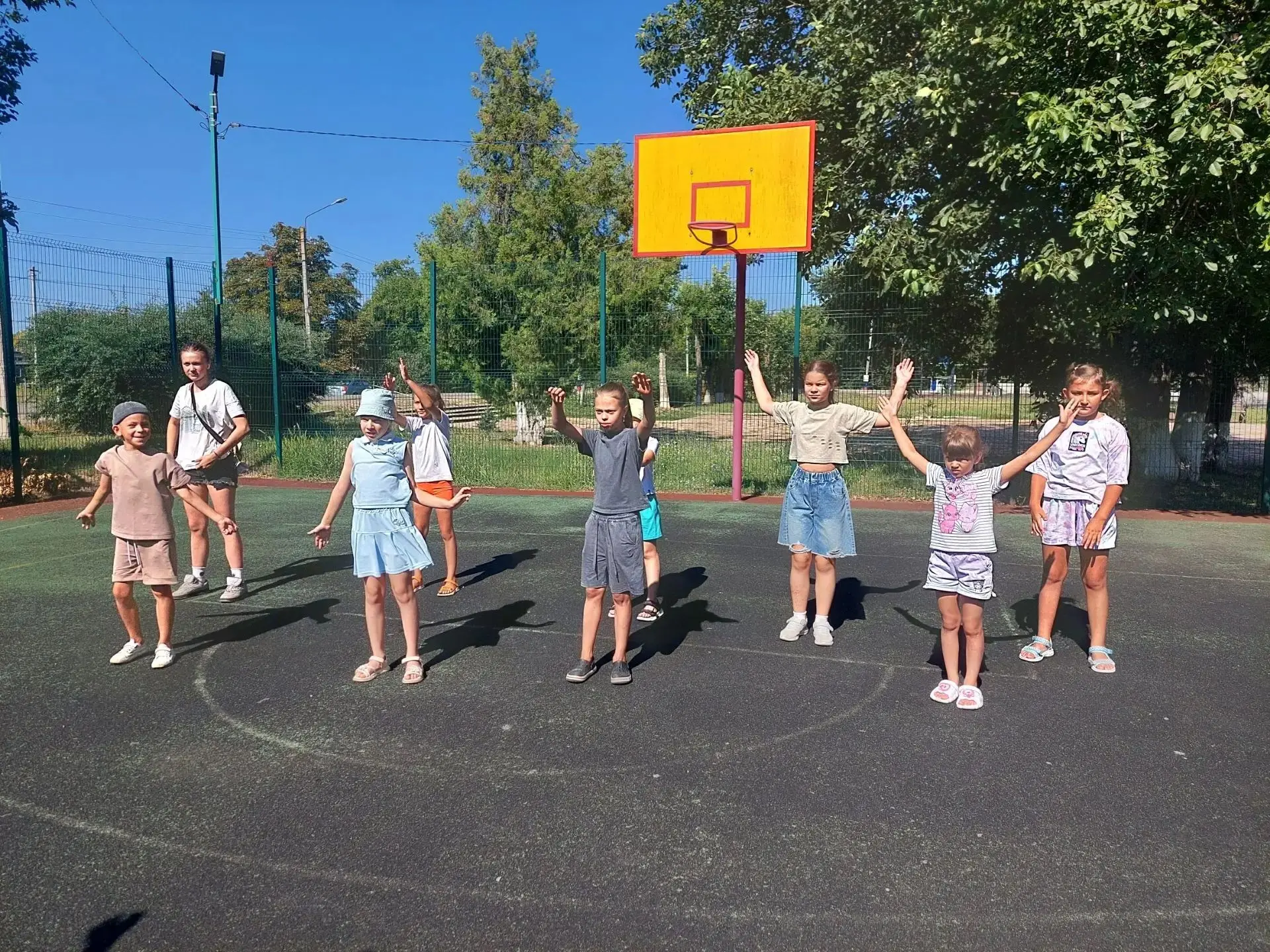 В посёлке Передовом, в честь Дня физкультурника, на спортивной площадке Дома культуры п...