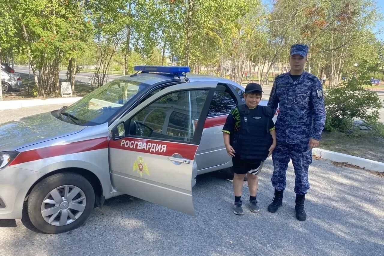 В преддверии Дня знаний сотрудники Когалымского межмуниципального отдела вневедомственн...
