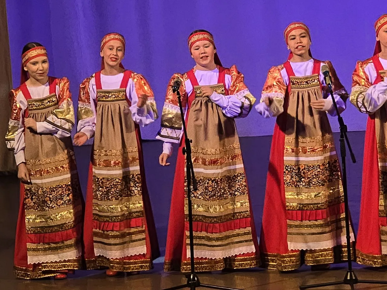 🇷🇺 Накануне Дня защитника Отечества в ДДТ прошел праздничный концерт