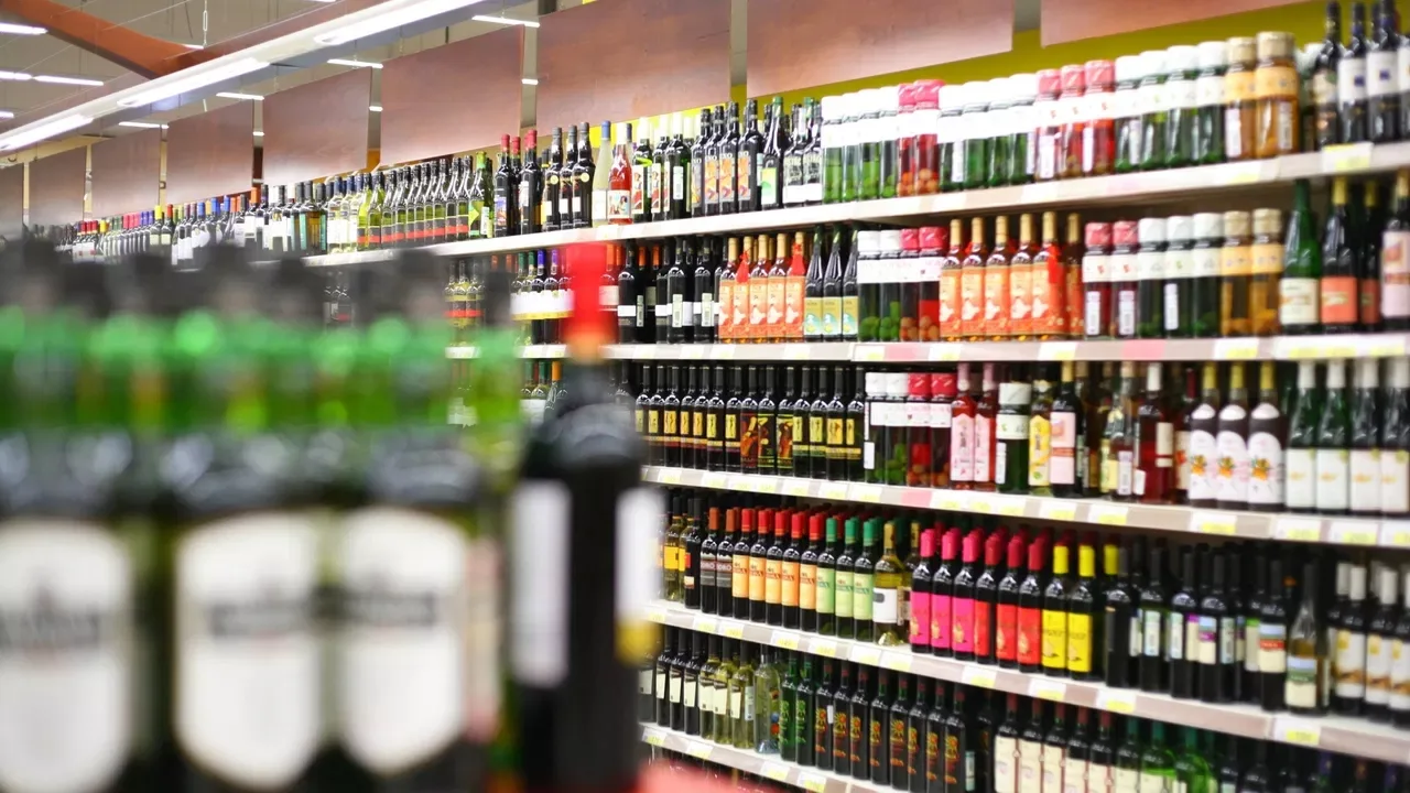 🍺Россияне стали пить рекордно мало — потребление алкоголя достигло минимума с 1996 года