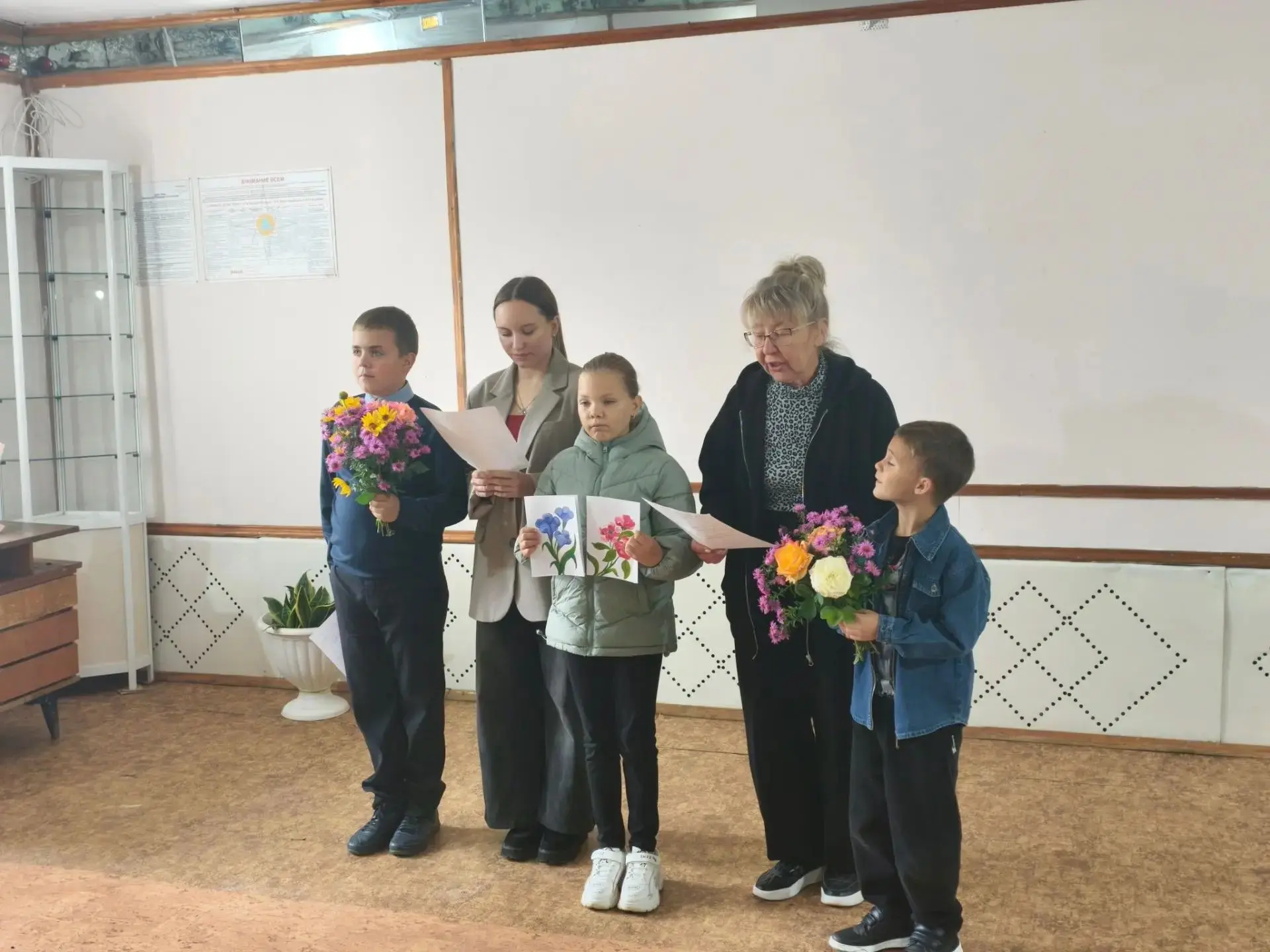 Специалисты Нижнепоповской КС и Нижнепоповской сельской библиотеки провели поздравитель...