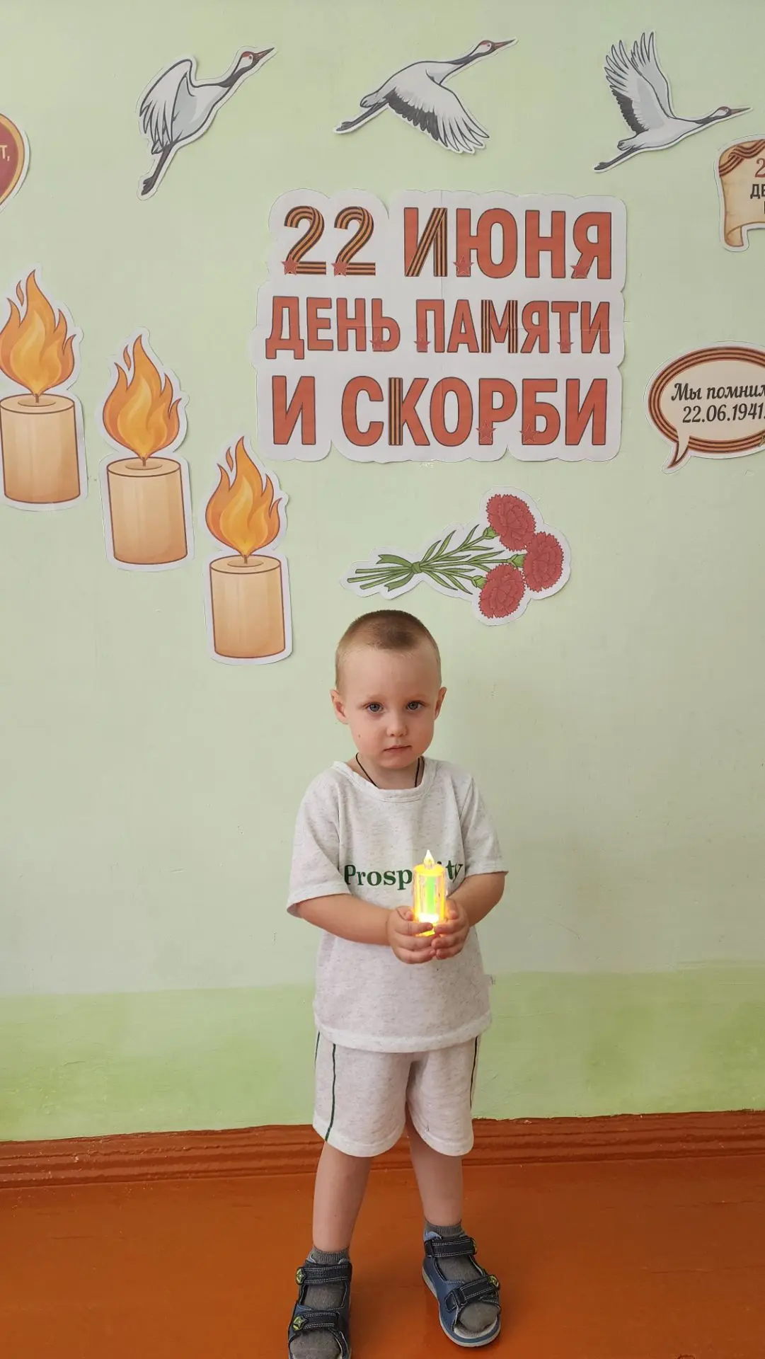 Воспитанники младшей группы "Бабочки" приняли участие в общенациональной акции "Свеча п...