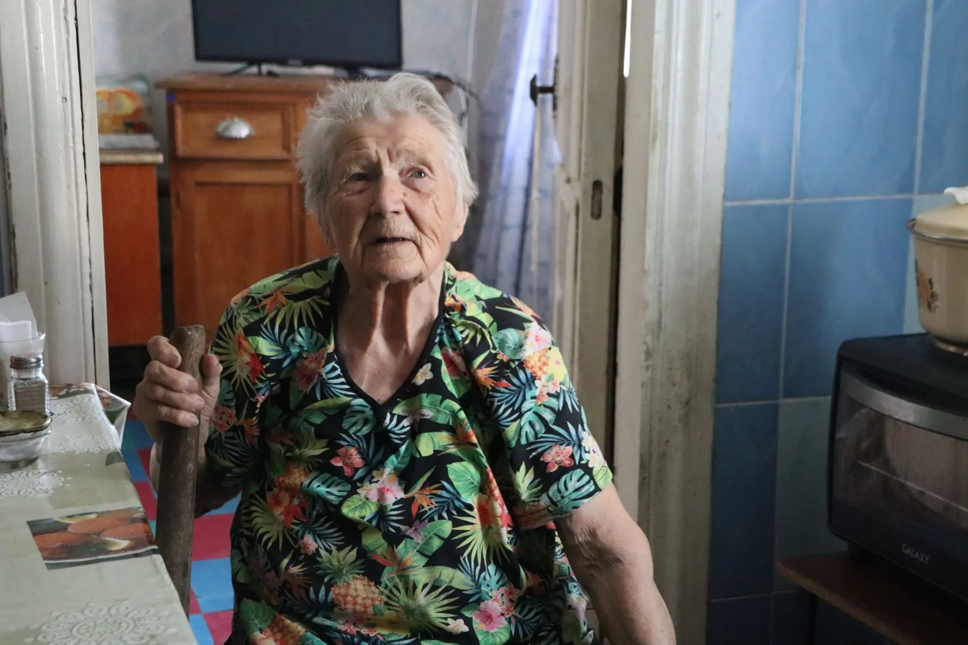 …Они тряслись в грязных теплушках под бомбежками по дороге в эвакуацию. В уральском тыл...