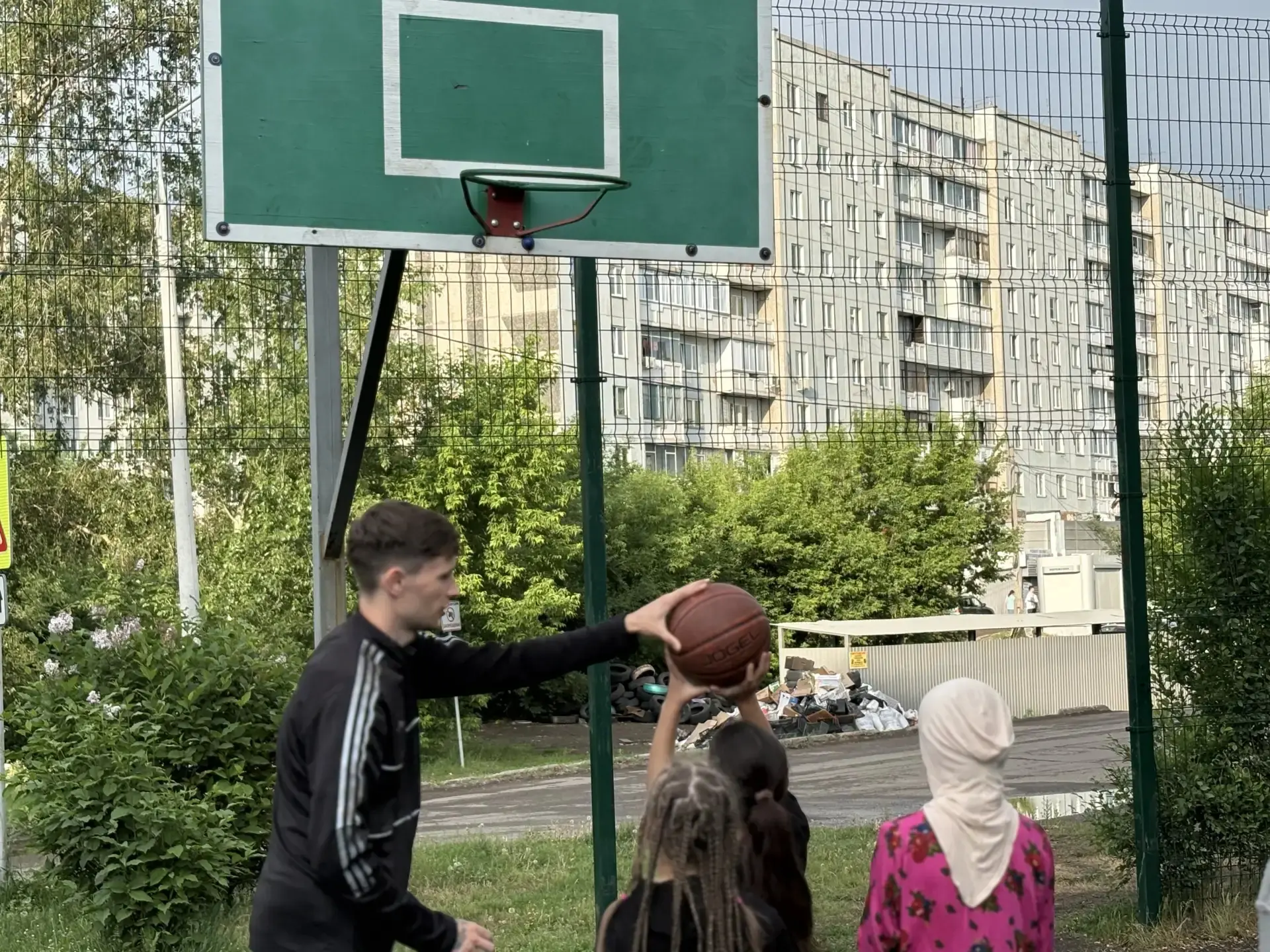 Сегодня в рамках проекта «Дворовой папа» прошли яркие и насыщенные спортивные мероприятия.

Всё нача
