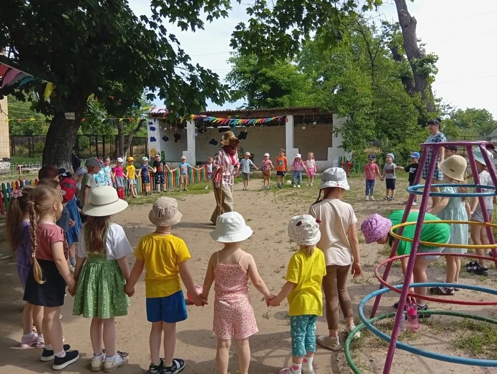 Сегодня в нашем саду прошло экологическое развлечение "Мы друзья природы". Целью данного мероприятия