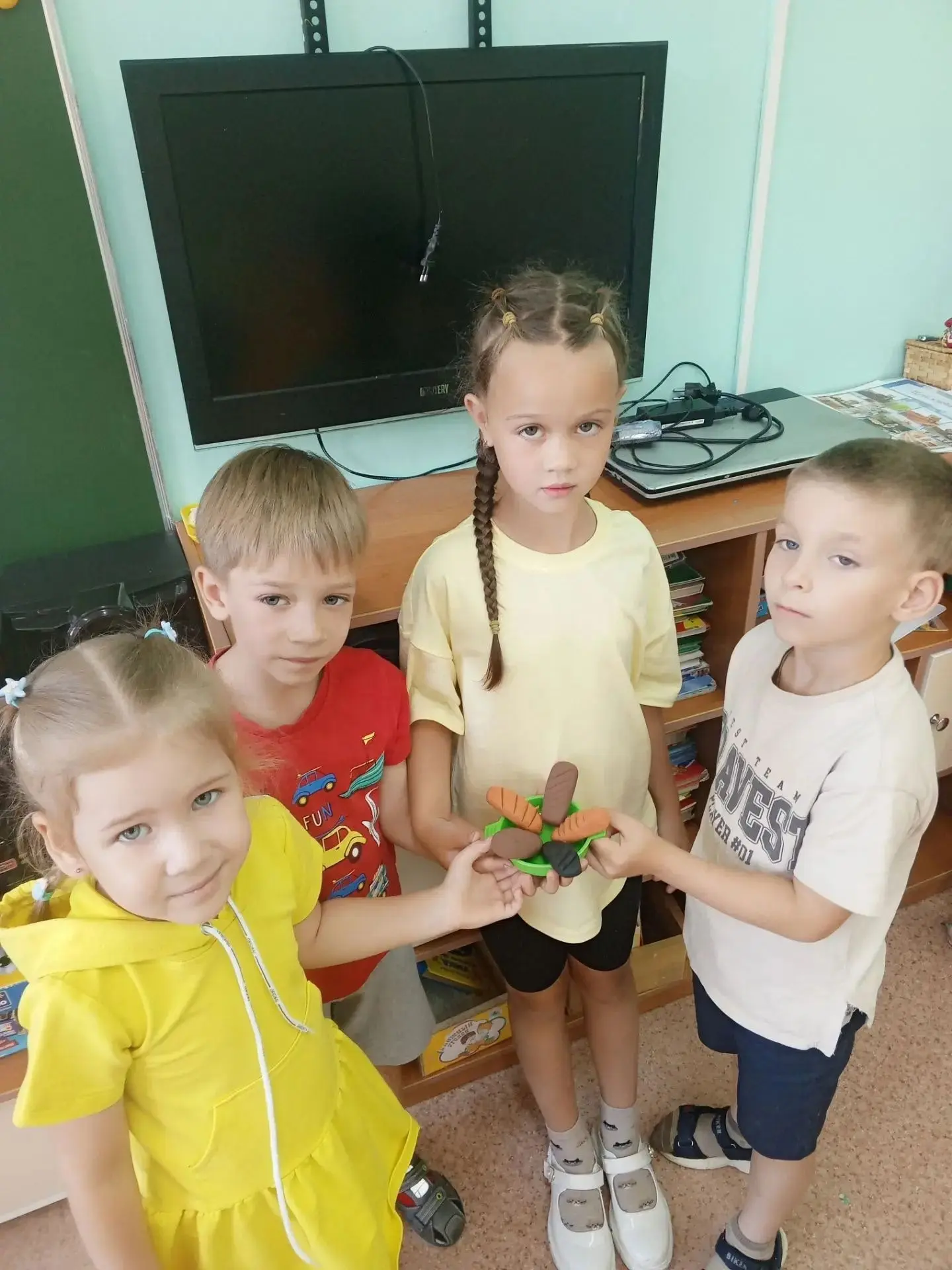 Мы открываем неделю профессий. С ребятами прошла познавательная беседа "хлеб всему голо...