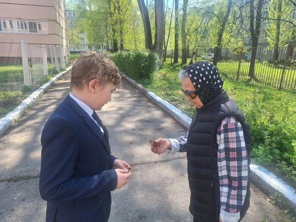 🎖️ Георгиевская лента — символ памяти и воинской славы В преддверии Дня Победы в нашей школе прошли 