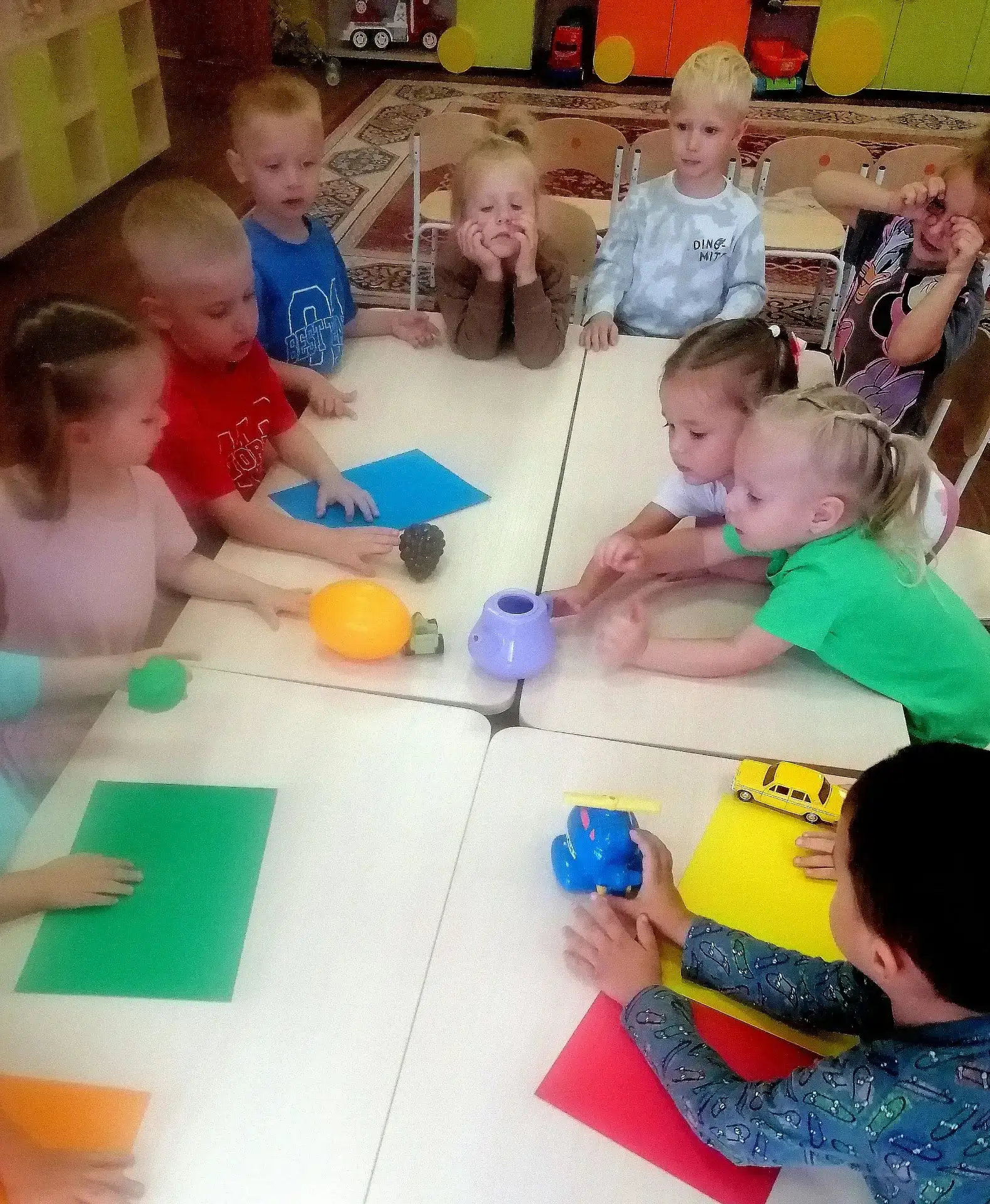 На занятиях по сенсорному развитию ребята группы 3-4 лет "Светлячок" расширяли  предста...