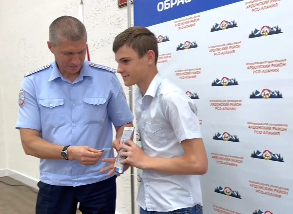 🇷🇺 Паспортный марафон продолжается: новые граждане в нашей школе!

🏅 Эстафета торжественных награ