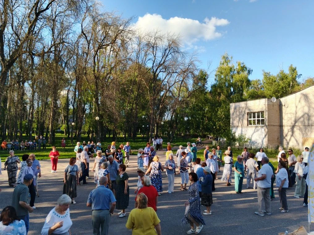 В рамках губернаторского проекта "Пензенское лето" в парке Комсомольский состоялась танцевальная про